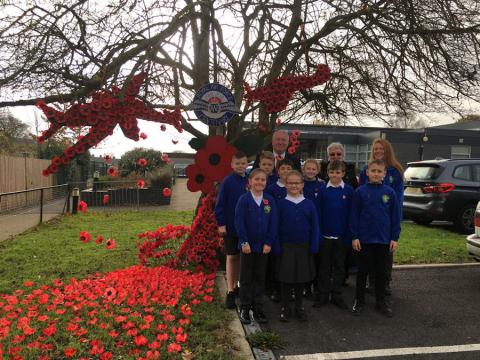 Remembrance display at Galley Hill School: Sir Mike Penning, Sue Rose and Teaching Assistant Mrs Dance with pupils