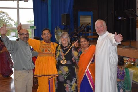 Sir Mike Penning MP joins Dacorum Indian Society's Navratri celebrations