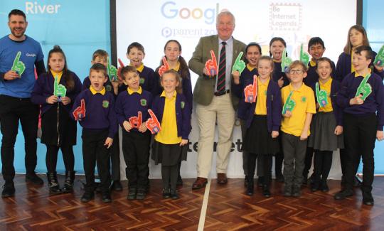 Sir Mike Penning joins Google school visit to boost kids’ online safety.