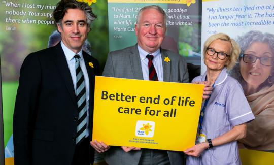 Sir Mike Penning MP and Stephen Mangan help launch Marie Curie’s Great Daffodil Appeal