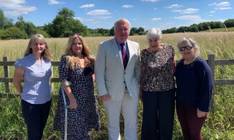 Sir Mike Penning MP with Piccotts End fields campaigners
