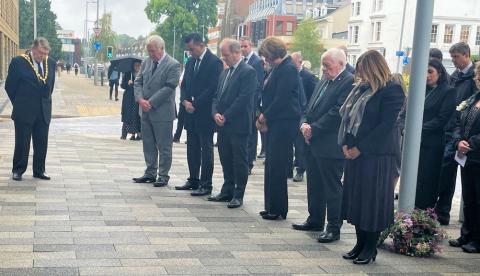 MPs and Council leaders pay tribute to Her Late Majesty The Queen at The Forum
