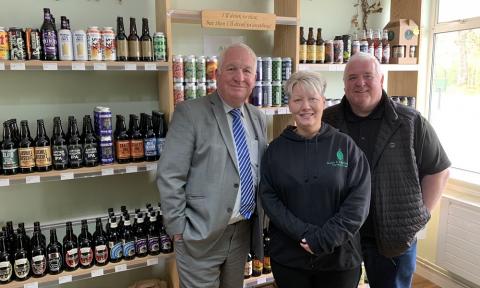 Sir Mike Penning MP visits Hops and Apples craft beer shop