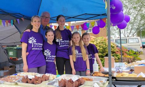 Sir Mike Penning MP supports family cake sale for Hospice of St Francis