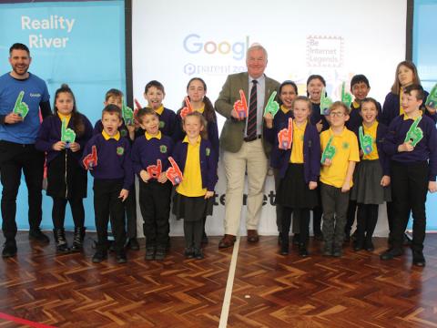 Sir Mike Penning joins Google school visit to boost kids’ online safety.